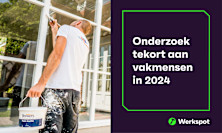 Header voor een rapport over het tekort aan vakmensen in nederland in 2024. aan de linkerkant is een schilder te zien die kozijnen wit verft