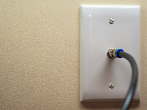 Connecting coax cable04