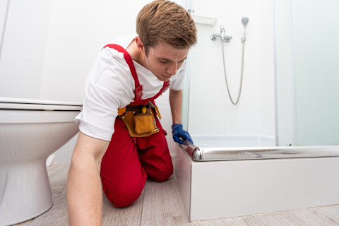 installing shower tray 03
