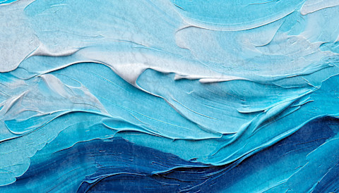 Close-up van blauwe olieverftextuur op doek, met duidelijke penseelstreken.