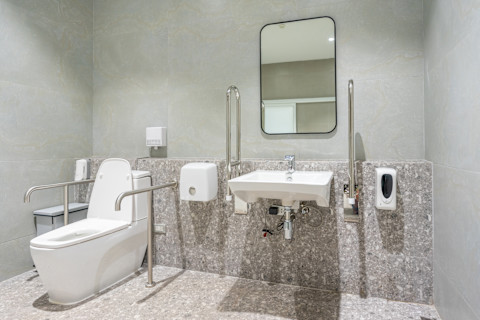 senior bathroom02