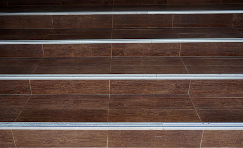 Traptrede bekleding met anti-slip om uitglijden op de trap te voorkomen