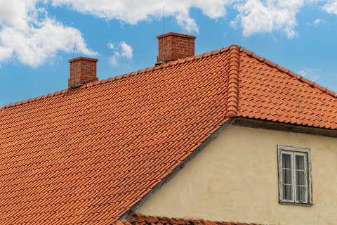 Cleaning roof tiles03