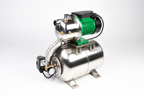 Compleet water drukverhoging systeem met centrifugaalpomp en drukvat.