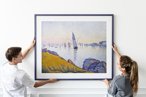 Hanging a painting04