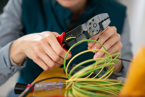 Connecting coax cable03