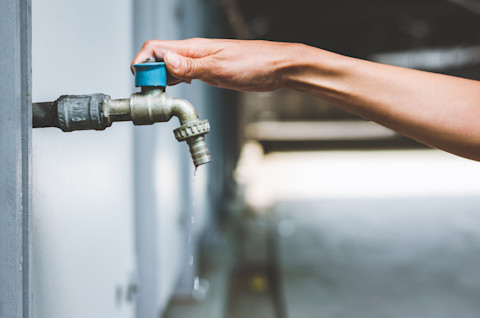 Installing outdoor tap03
