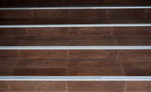 Traptrede bekleding met anti-slip om uitglijden op de trap te voorkomen