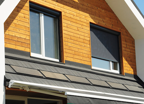 screen zonnewering aan de buitenkant van een moderne woning