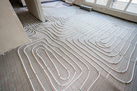 pouring cement screed03
