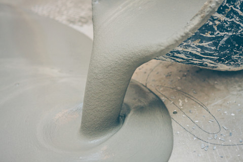 pouring cement screed02