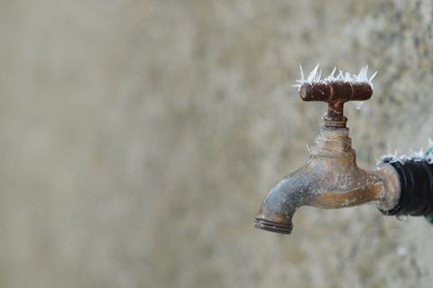 Installing outdoor tap04
