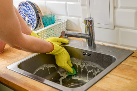 cleaning kitchen 4