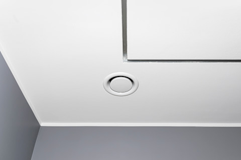 Mechanisch ventilatiesysteem met warmteterugwinning zichtbaar in woning