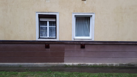Buitenmuur behandeld met waterafstotende impregnatie tegen regen en vocht.