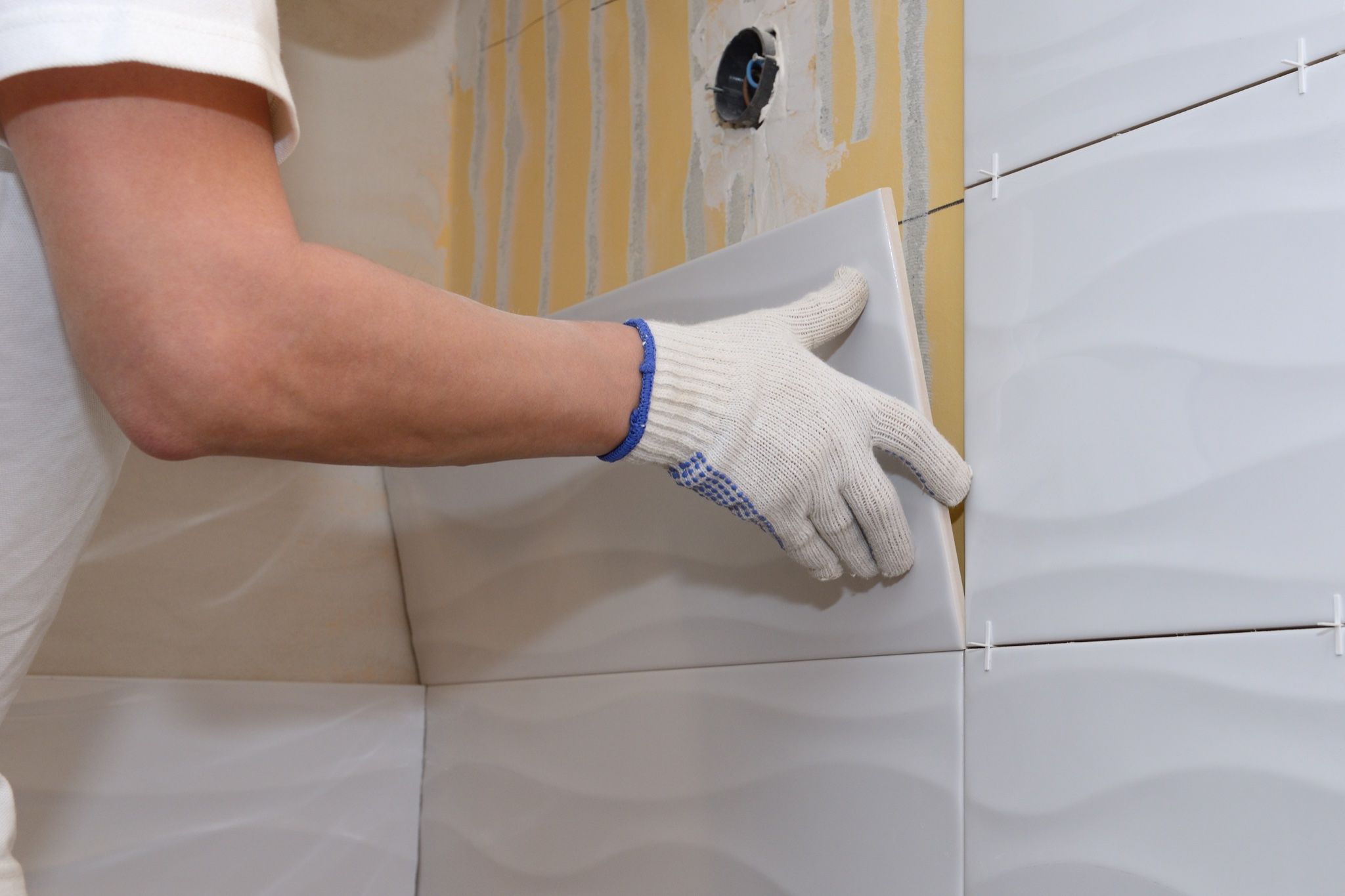 veiligheid Tragisch Zaklampen Badkamer laten betegelen? Ontdek de gemiddelde kosten - Werkspot