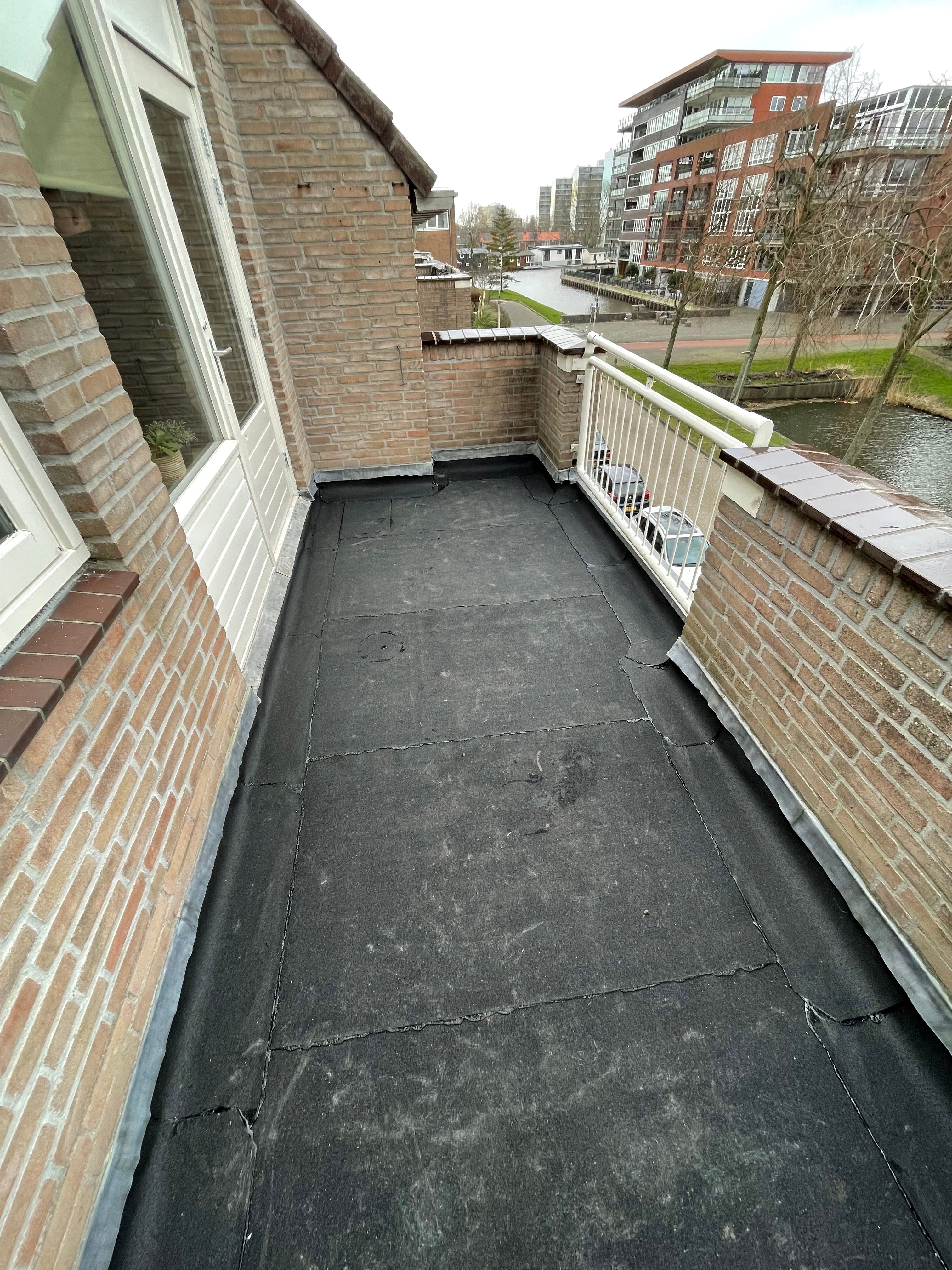 Balkon met nieuwe dakbedekking