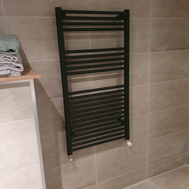 Radiatioren plaatsen of vervangen: 1 radiator; Nieuwe radiatoren pl...