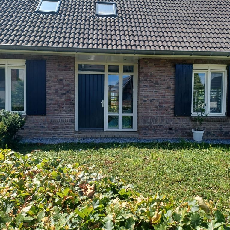 Buitendeur plaatsen: 1 deur; Nieuwe deur installeren
