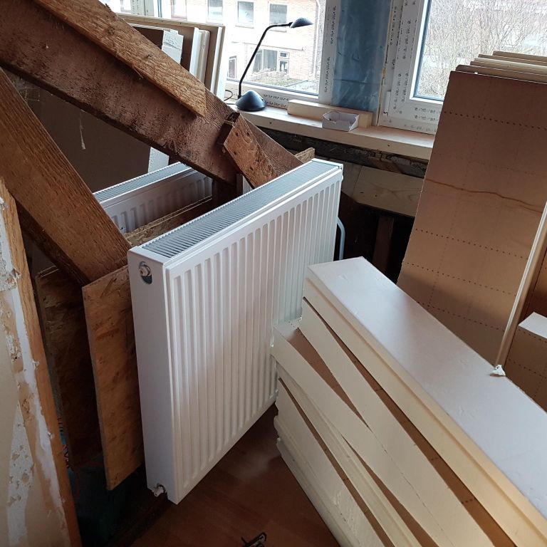 2 radiatoren plaatsen + expansievat verplaatsen