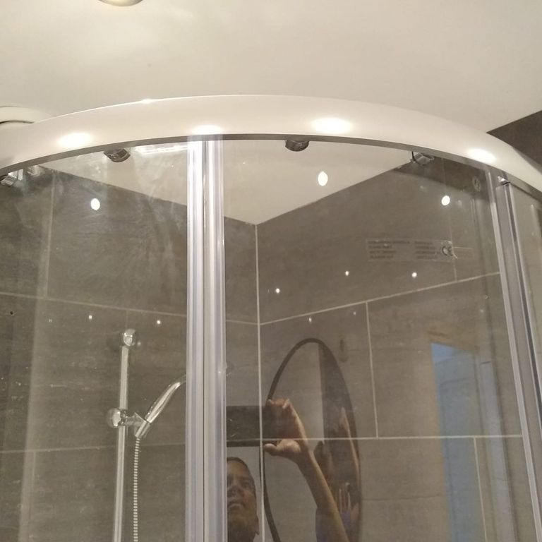 Douchecabine repareren? Vind de juiste badkamer specialist Werkspot