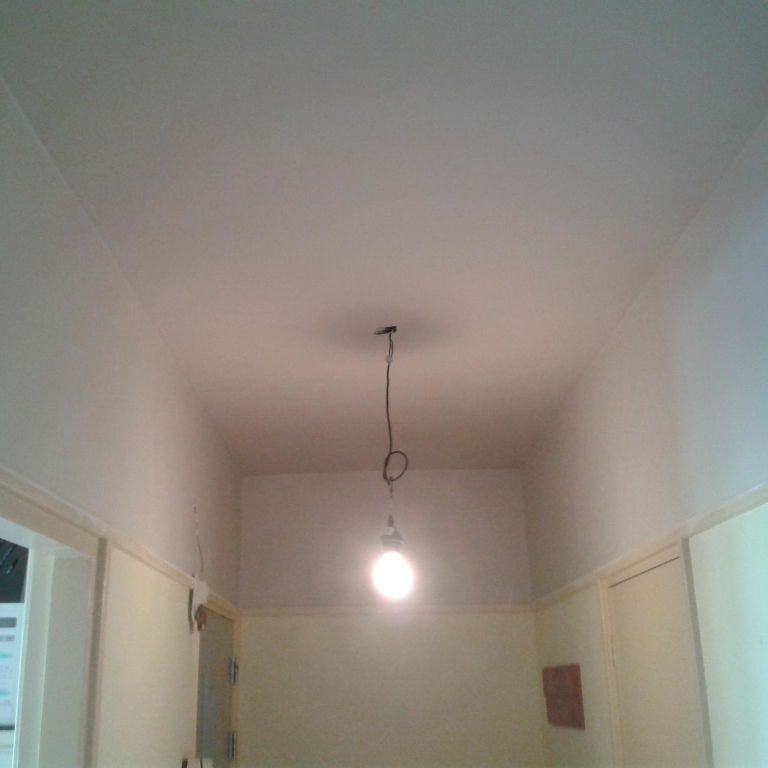Stuken van plafon en wand