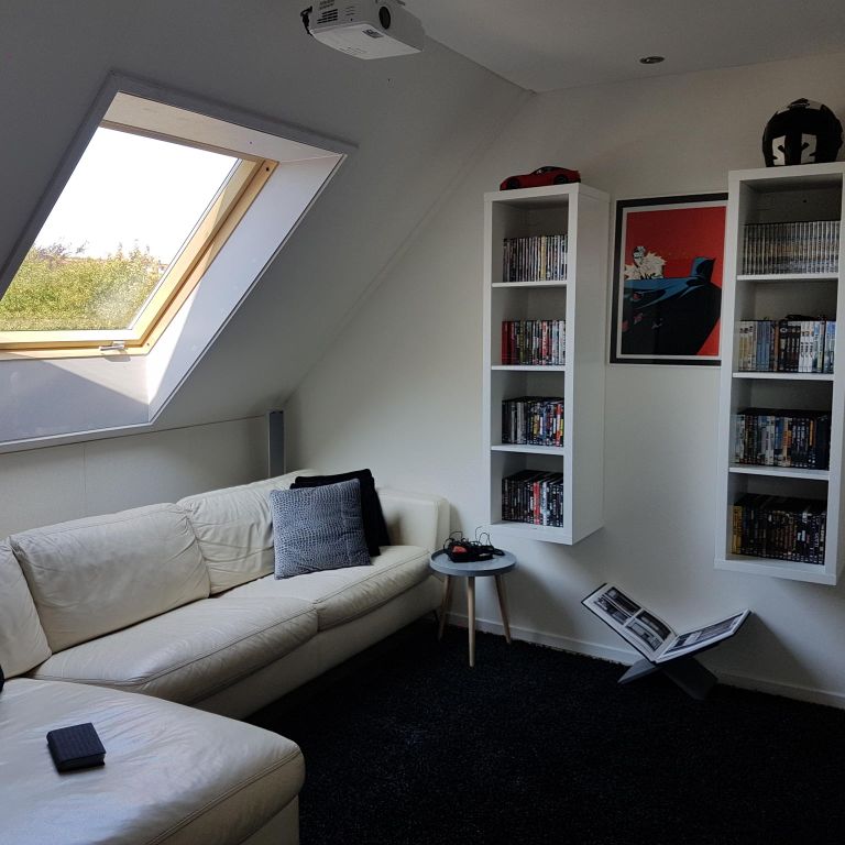 Plaatsen 1 dakraam in nieuwbouw prefab dak.