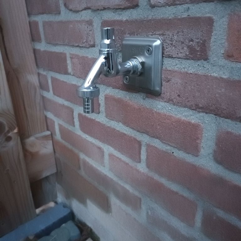 Waterleiding en riolering: Nieuwe leiding aanleggen; Leidingen of a...