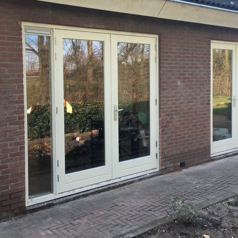 Tuindeuren: 1 deur ; 2 ramen vervangen voor harmonica schuifpui