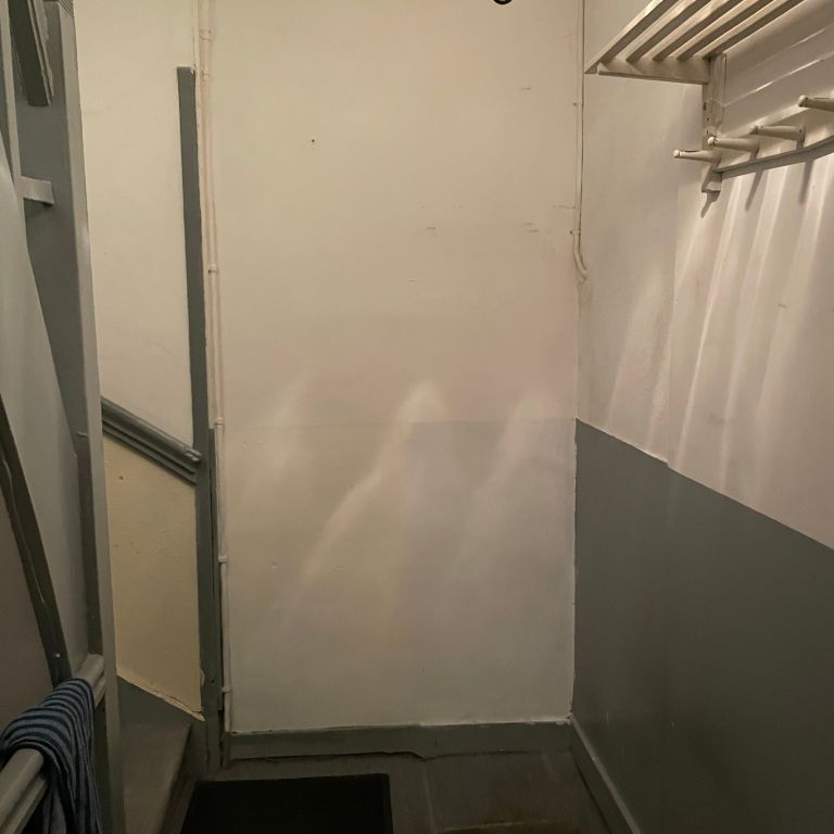 Buitendeur plaatsen: 1 deur; Nieuwe deur installeren