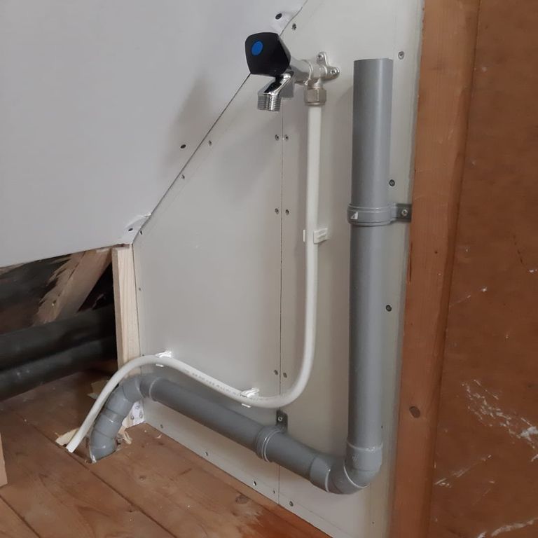 Waterleiding en riolering: Nieuwe leiding aanleggen; Leidingen of a...
