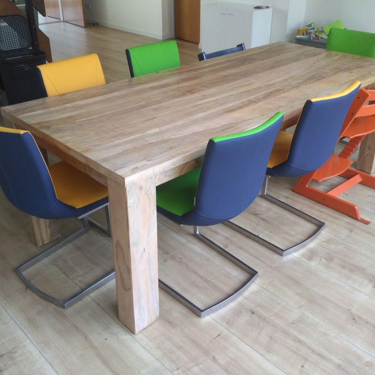 Stofferen: 6 meubels; Eetkamer stoelen