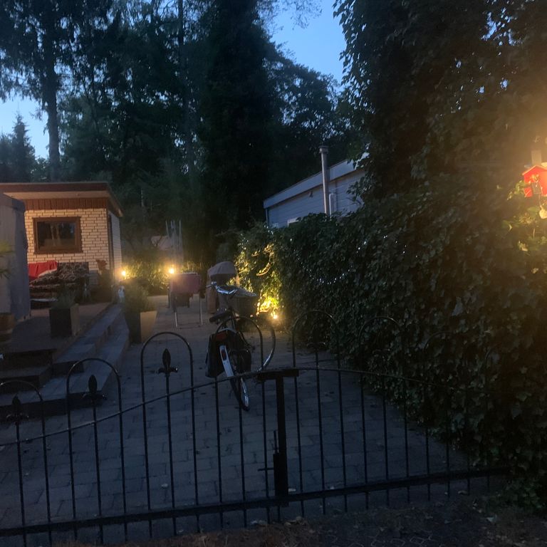 Buiten verlichting: 9 m²; 2 stroompunten maken