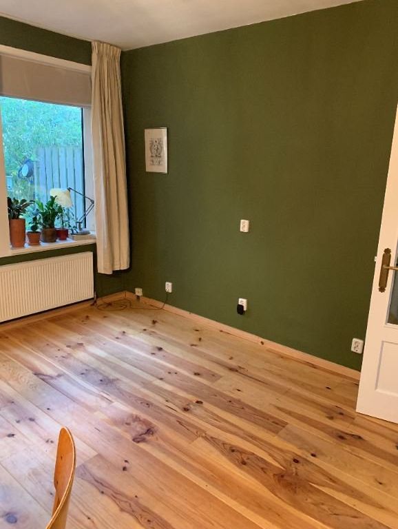 Binnenschilderwerk+sierlijsten: 57 m2 wanden; 17 m2 plafonds; 4 deuren