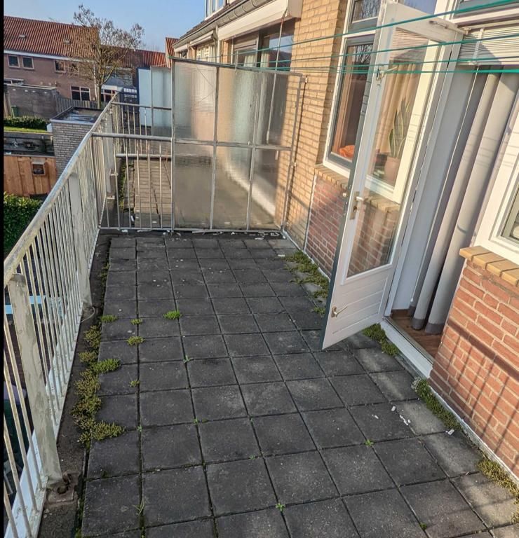 Dakrenovatie: 16 m²; Dakbedekking vervangen; Dakkapel en uitbouw va...