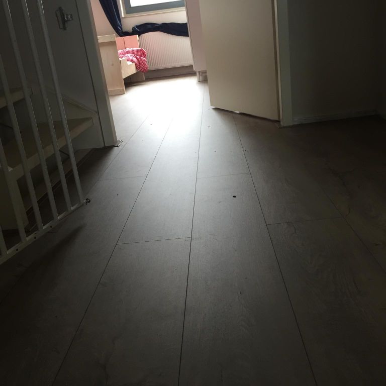 laminaat leggen in 2 slaapkamers en overloop