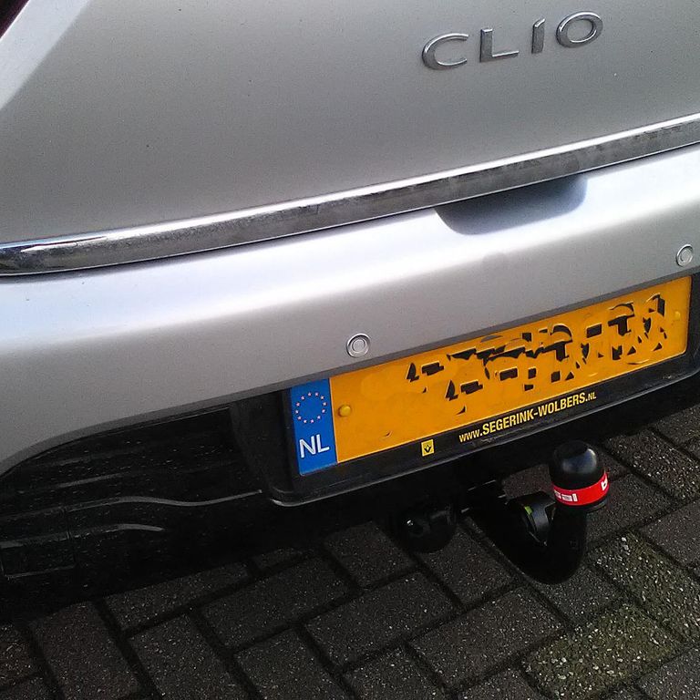 parkeersensoren inbouwen en evt. trekhaak monteren