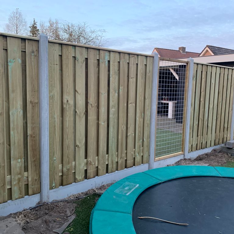 Schutting of hek plaatsen: 15 L; 2 H; Beton, Hout; Achtertuin