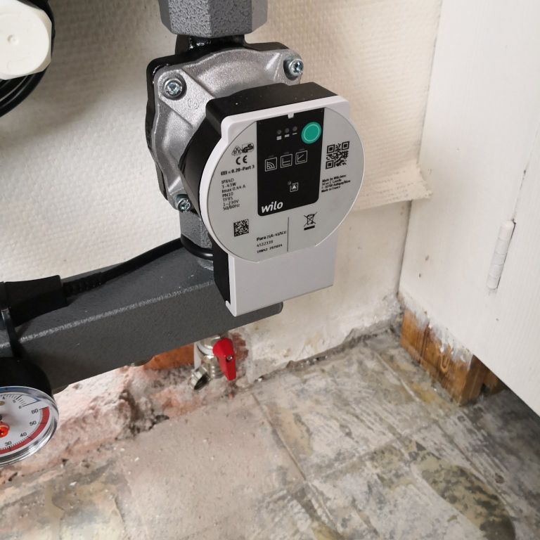 Vloer verwarming: 90 m2; Nieuwe vloerverwarming installeren