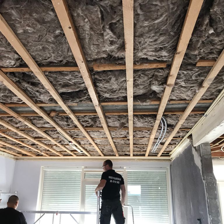 Plafond: 90 m2; Verlaagd plafond plaatsen