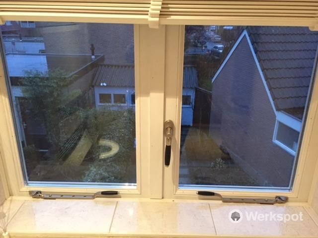 Plaatsen van nieuwe kozijnen met HR++ glas + vervangen kantelluik/k...