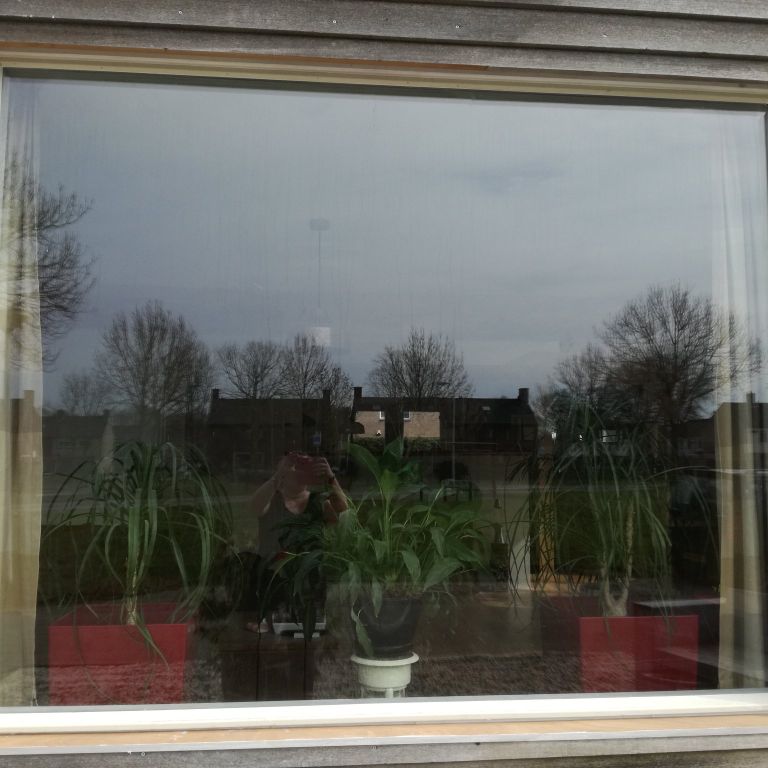 Raamkozijn en raam plaatsen