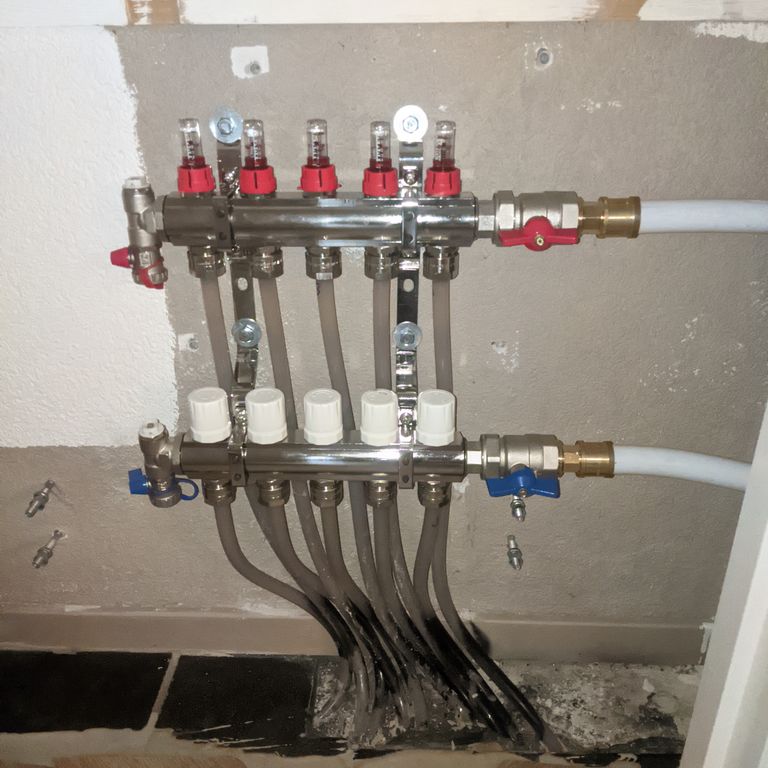 Vloer verwarming: 50 m²; Repareren