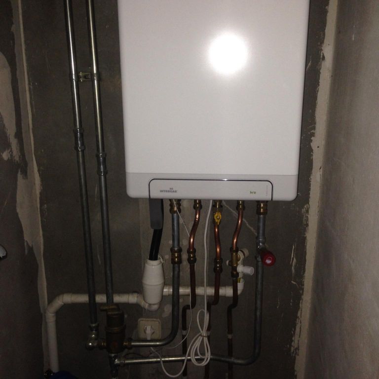 Plaatsen Intergas HRE 24/18 A