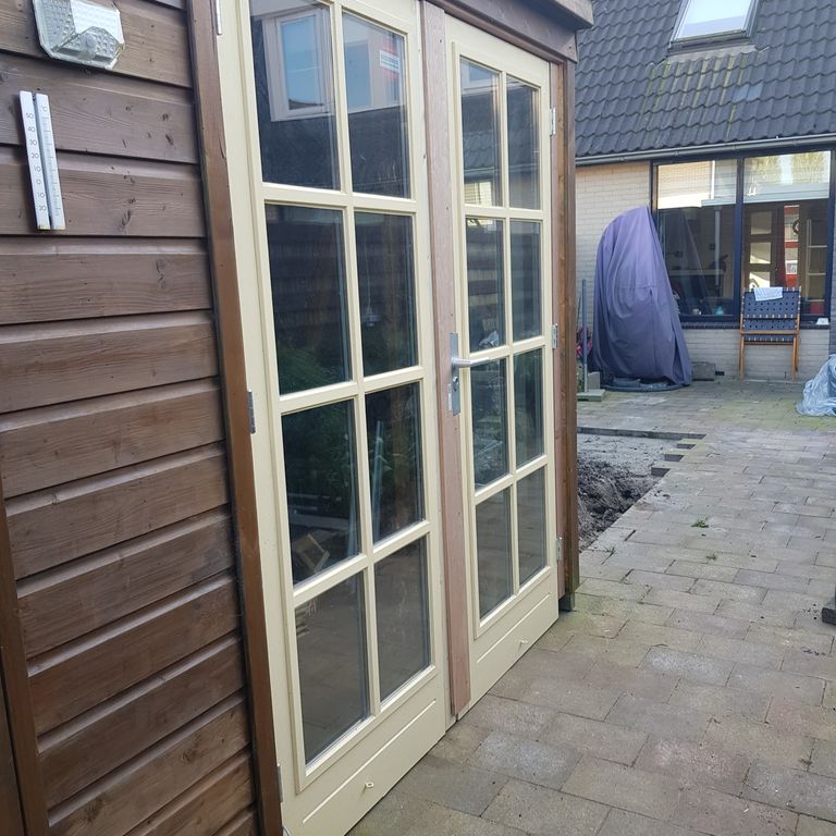Buitendeur plaatsen: 2 deuren; Nieuwe deur installeren