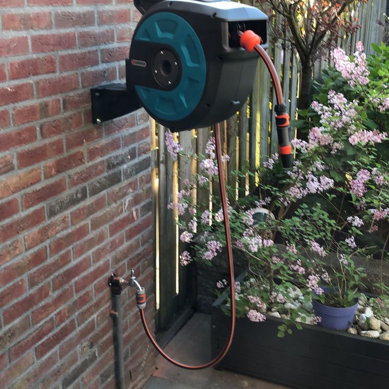 Waterleiding en riolering: Nieuwe leiding aanleggen; Leidingen of a...
