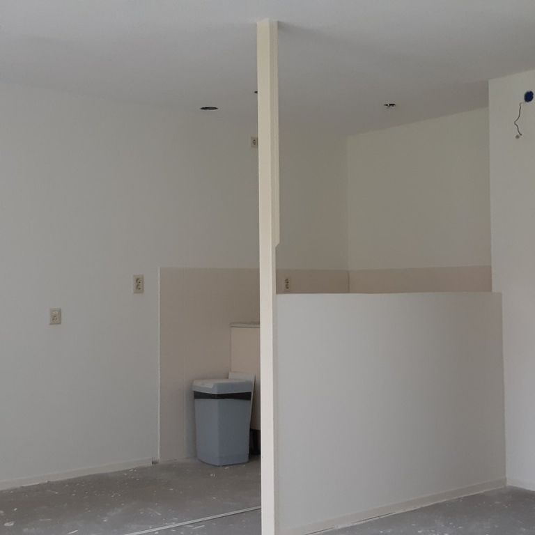 Binnenschilderwerk: 108 m2 wanden; 65 m2 plafonds