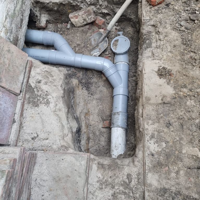 Waterleiding en riolering: Verzamelput water vervangen door PVC rio...