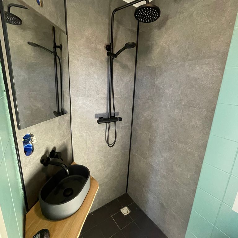 Sanitair plaatsen of vervangen: Douche; Sanitair plaatsen