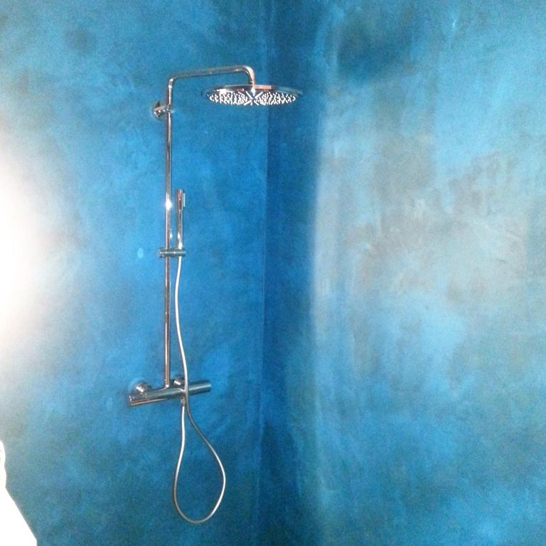Wanden Badkamer voorzien van betonciré